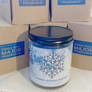 NEW! Bath & Body Works FROSTED COCONUT SNOWBALL Candle (7 oz, Single Wick)